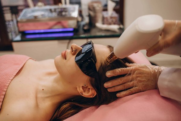 Comment les jeux de société peuvent-ils stimuler la santé cognitive chez les personnes âgées ?